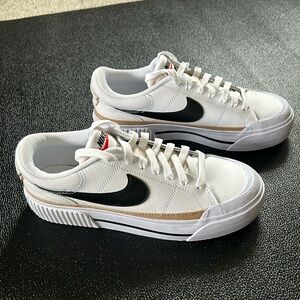 Women’s Nike court legacy lift white black